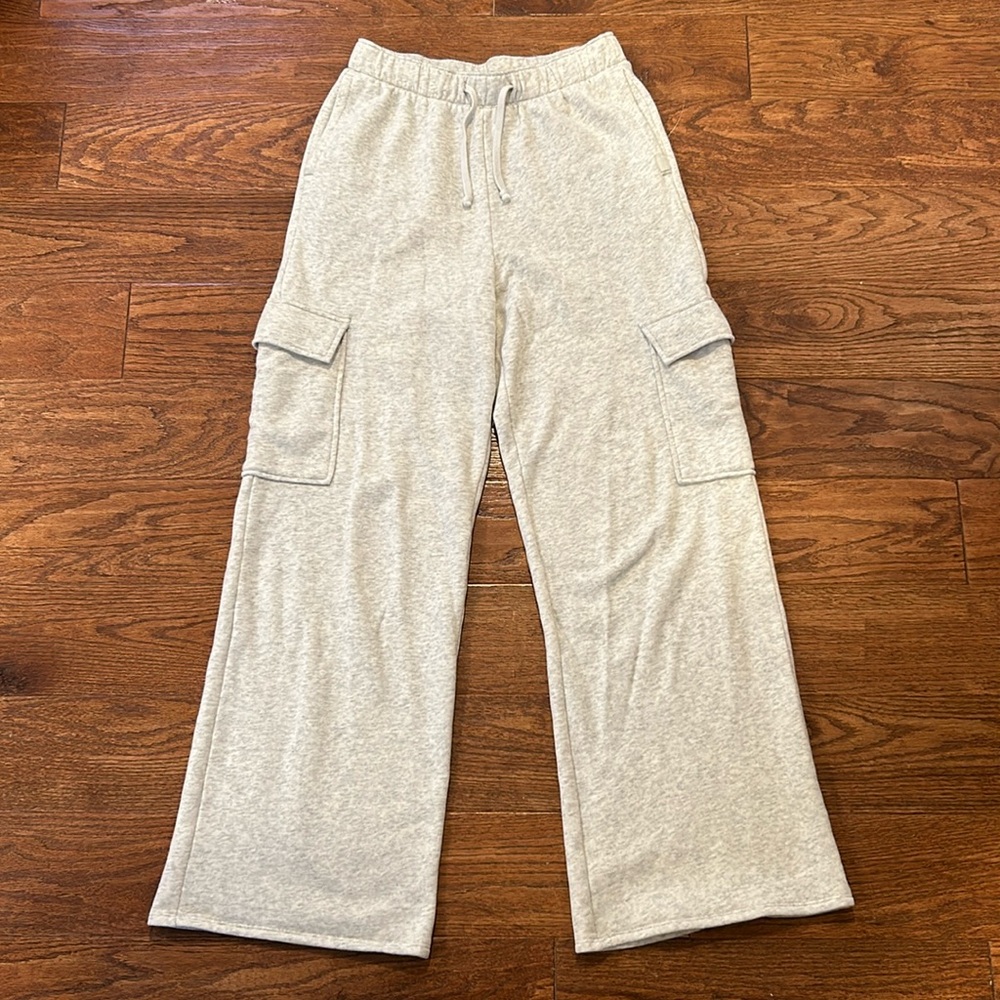 Gilly Hicks wide leg cargo sweatpants